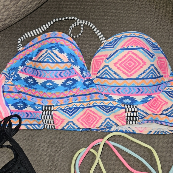 Bundle of 7 bikini tops - Picture 4 of 10